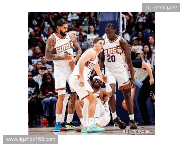 阿尔瓦拉多与马威场上冲突挥拳相向双双被驱逐引热议比赛风波体育 阿尔瓦拉多与马威场上冲突挥拳相向双双被驱逐引热议比赛风波体育